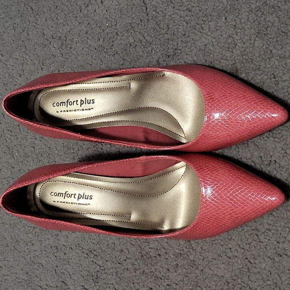 Size 8.5 Comfort Plus by Predictions Janine coral faux snake skin pumps
